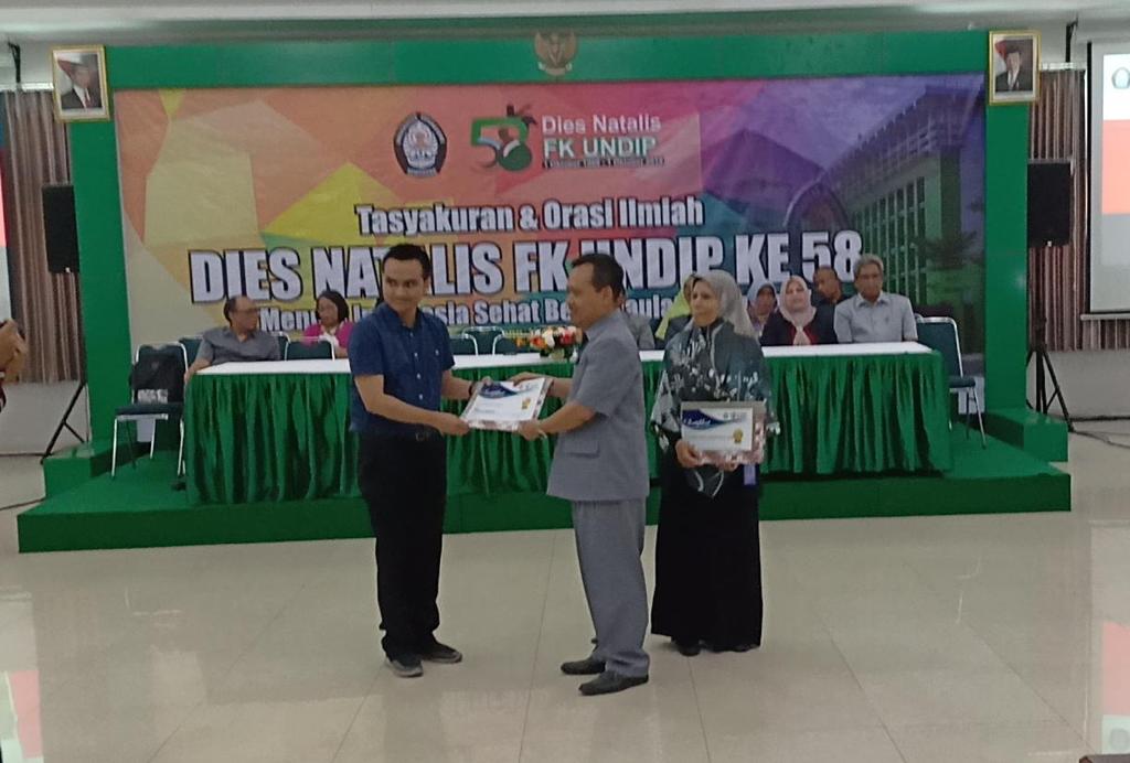 Juara 1 Lompa Pidato Kebangsaan pada Dies Natalis FK Undip ke-58